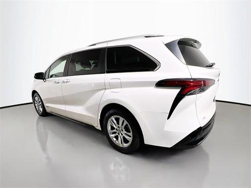 2021 Toyota Sienna Limited 7-Passenger