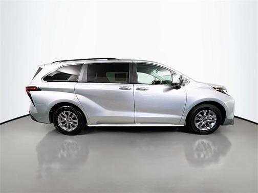 2023 Toyota Sienna XLE 7 Passenger
