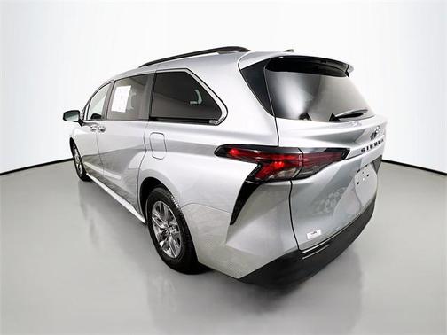 2023 Toyota Sienna XLE 7 Passenger