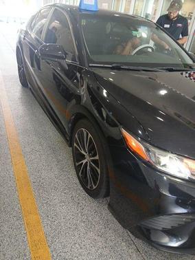 Midnight Black Metallic 2019 Toyota Camry SE