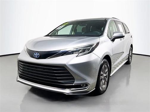 2023 Toyota Sienna XLE