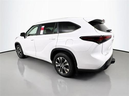 2025 Toyota Highlander XLE