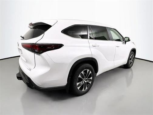 2025 Toyota Highlander XLE