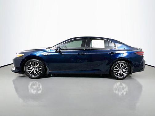 2021 Toyota Camry Hybrid XLE