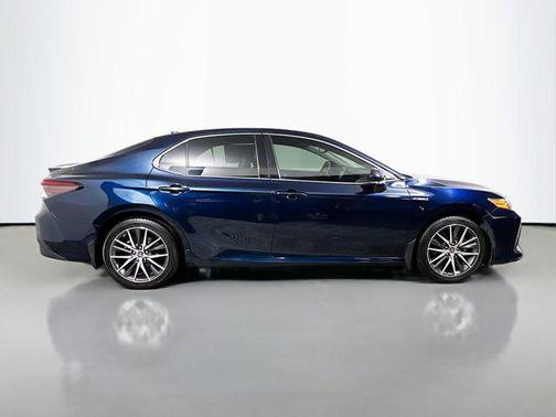 2021 Toyota Camry Hybrid XLE