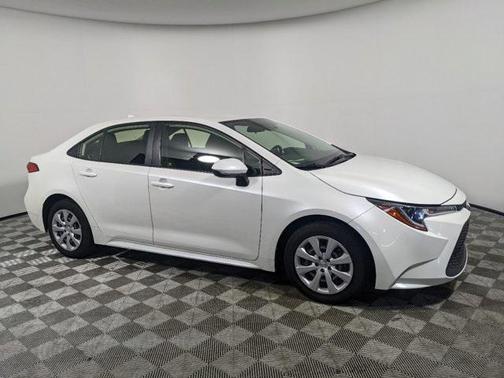 Photo 2 of 27 of 2020 Toyota Corolla LE