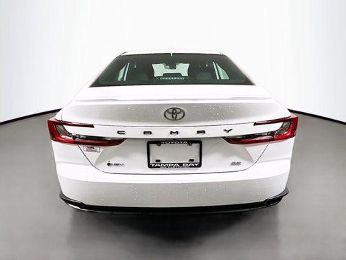 Ice Cap 2025 Toyota Camry SE
