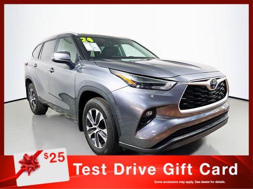 Magnetic Gray Metallic 2024 Toyota Highlander XLE