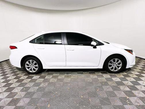 Ice 2025 Toyota Corolla LE