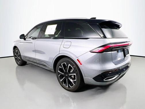 Lustrous Gray Metallic 2025 Lincoln Nautilus Reserve