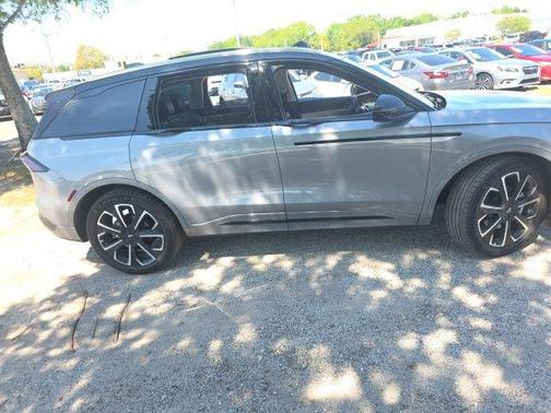 Lustrous Gray Metallic 2025 Lincoln Nautilus Reserve