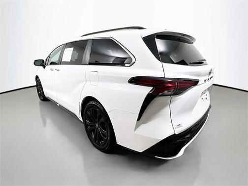 2023 Toyota Sienna XSE 7 Passenger