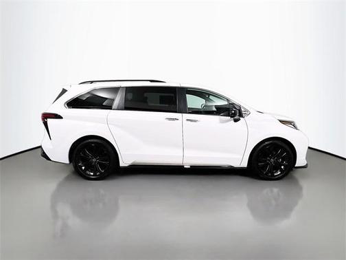2023 Toyota Sienna XSE 7 Passenger