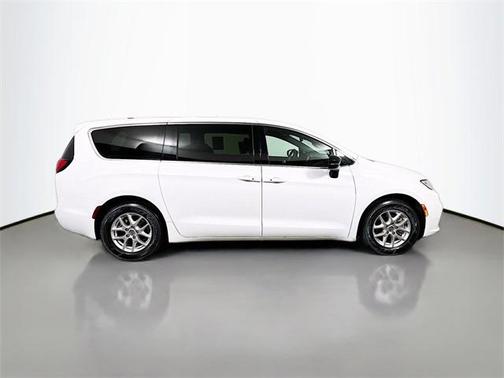 2024 Chrysler Pacifica Touring