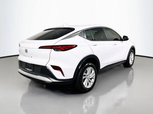 Summit White 2025 Buick Envista Preferred FWD