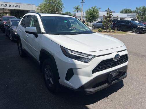 2022 Toyota RAV4 Hybrid XLE