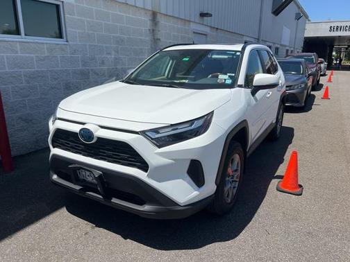 2022 Toyota RAV4 Hybrid XLE