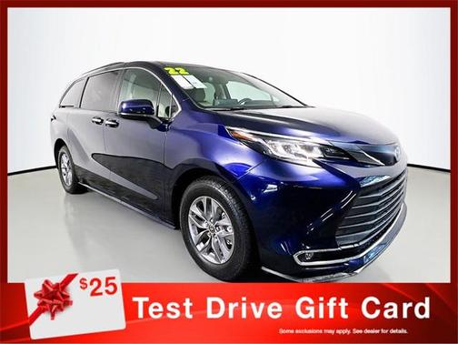 2022 Toyota Sienna XLE 8 Passenger