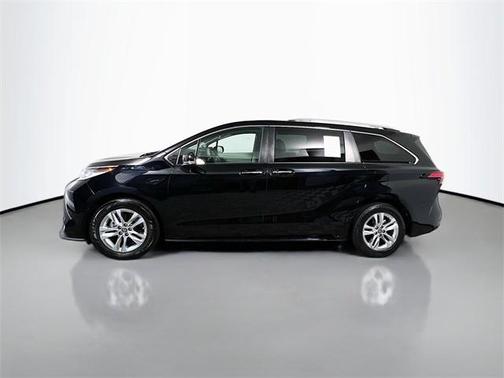 2022 Toyota Sienna Limited 7-Passenger