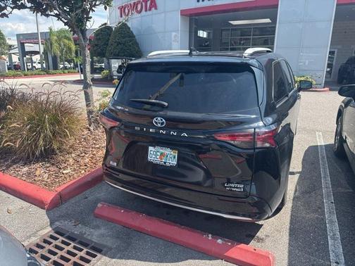 2022 Toyota Sienna Limited 7-Passenger