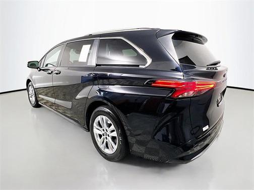 2022 Toyota Sienna Limited 7-Passenger