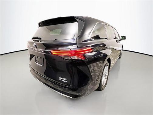 2022 Toyota Sienna Limited 7-Passenger