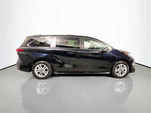 2022 Toyota Sienna Limited 7-Passenger
