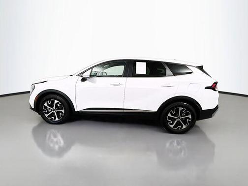 Glacial White Pearl 2025 Kia Sportage EX