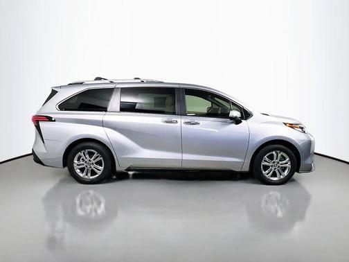 2021 Toyota Sienna Platinum 7 Passenger