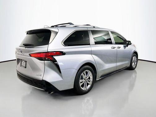 2021 Toyota Sienna Platinum 7 Passenger