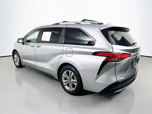 2021 Toyota Sienna Platinum 7 Passenger