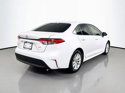 Pearl 2023 Toyota Corolla LE