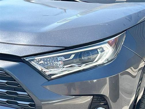 2019 Toyota RAV4 Hybrid SE