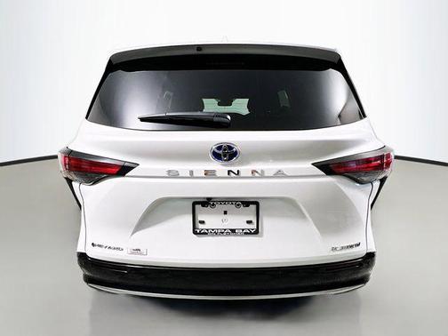 Wind Chill Pearl 2025 Toyota Sienna Platinum