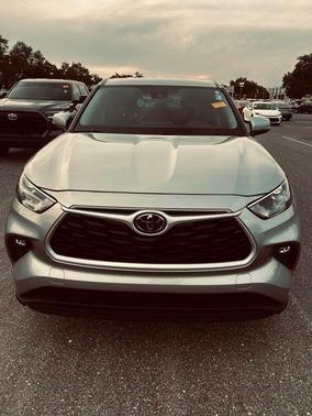 Celestial Silver Metallic 2024 Toyota Highlander LE