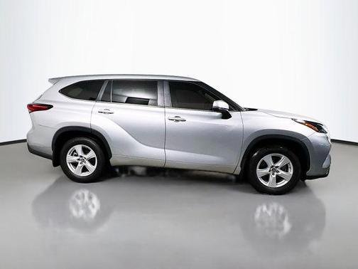 Celestial Silver Metallic 2024 Toyota Highlander LE