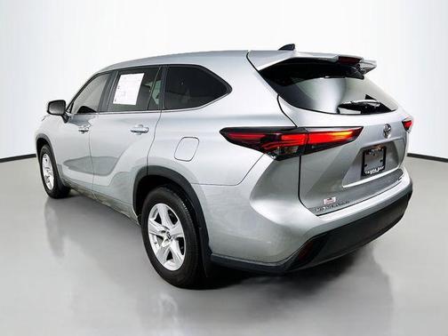 Celestial Silver Metallic 2024 Toyota Highlander LE