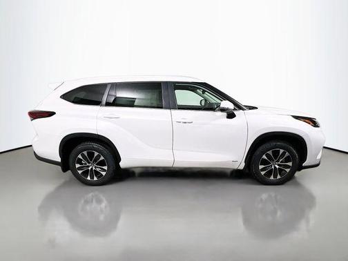 2026 Toyota Highlander Hybrid XLE
