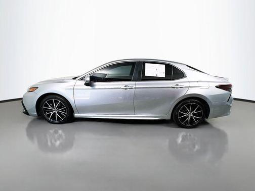 Celestial Silver Metallic 2022 Toyota Camry SE