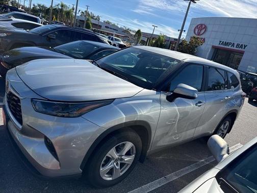 2024 Toyota Highlander LE