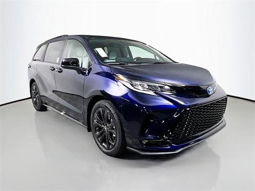 2025 Toyota Sienna XSE 7 Passenger