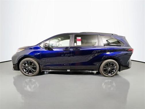 2025 Toyota Sienna XSE 7 Passenger