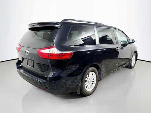 2017 Toyota Sienna XLE Premium