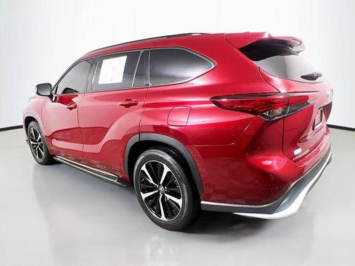 Ruby Flare Pearl 2022 Toyota Highlander XSE
