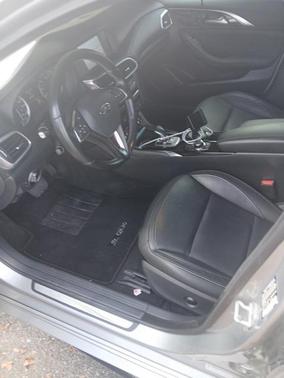 2017 INFINITI QX30 Premium