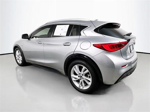 2017 INFINITI QX30 Premium