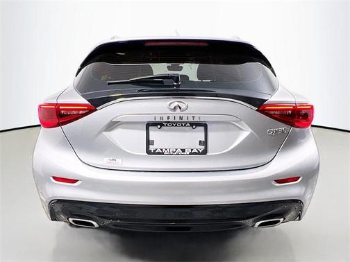 2017 INFINITI QX30 Premium