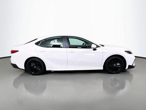 Ice Cap 2025 Toyota Camry SE