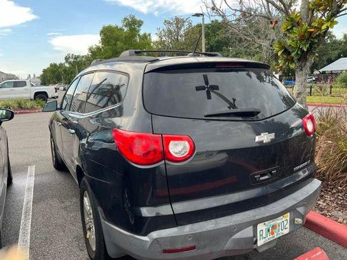Black Granite Metallic 2010 Chevrolet Traverse LT