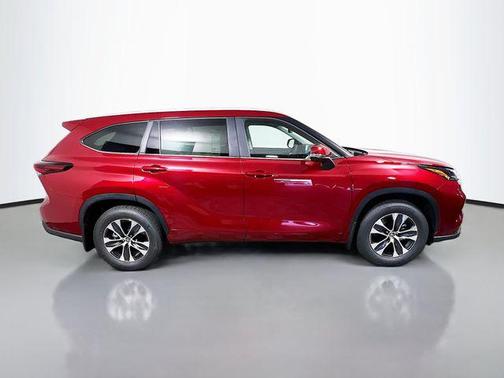 Ruby Flare Pearl 2026 Toyota Highlander XLE